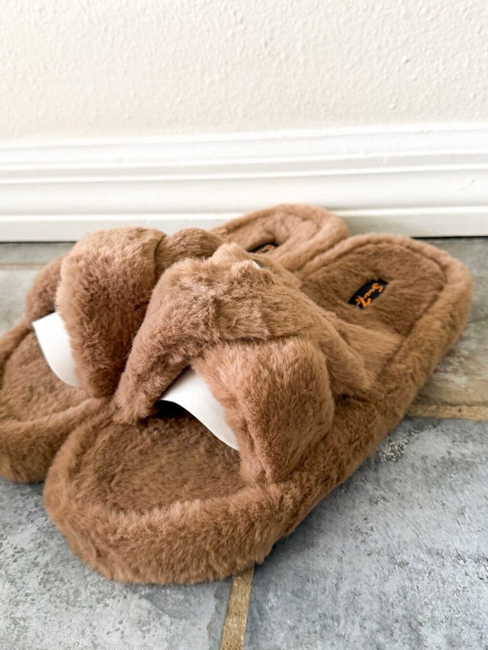 NIB Seven7 Kiki Faux Fur Slippers Mink Brown Tan Cross Strap Womens 11